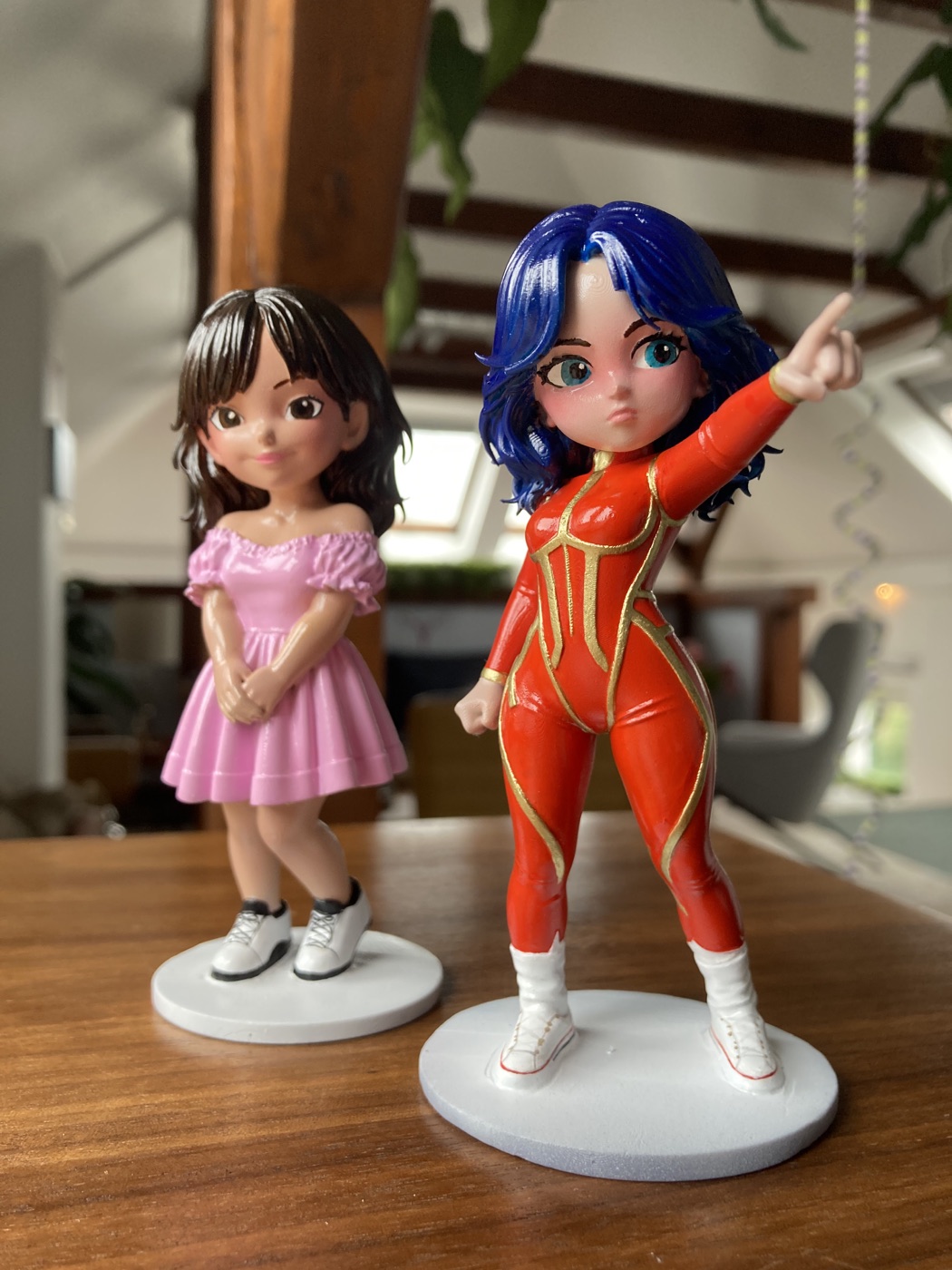 Dwie ręcznie wykańczane figurki chibi Trueform